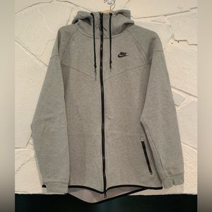 NIKE Grey Active Full Sip Jacket. Size XXL. Gently Used, In Good condition.